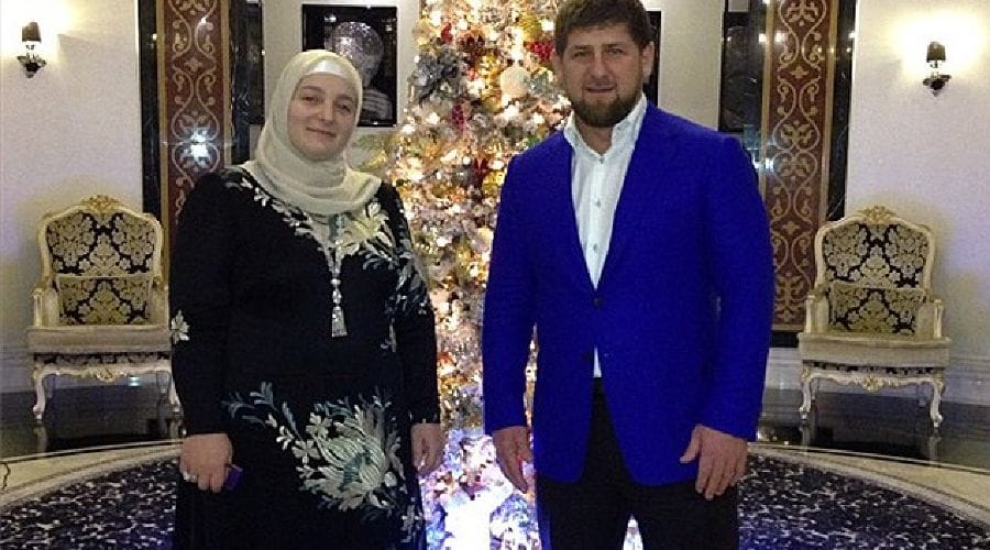 Кадыров отчитался о доходах за 2018 год. Он заработал 7,5 млн рублей, а его жена — 60 тысяч рублей