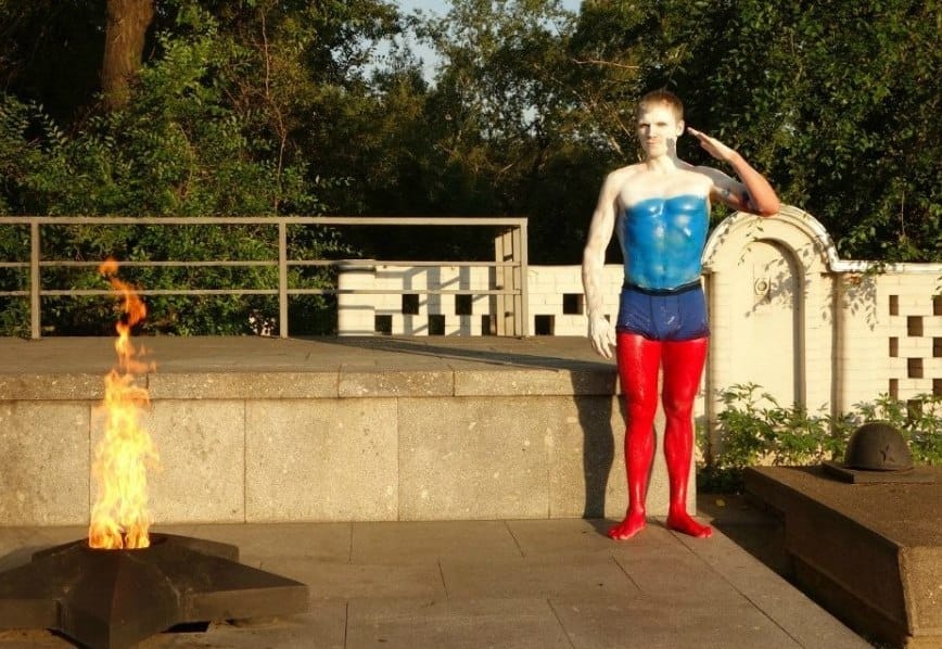 Жертвы вечного огня. Как россияне оказались в заложниках у культа войны