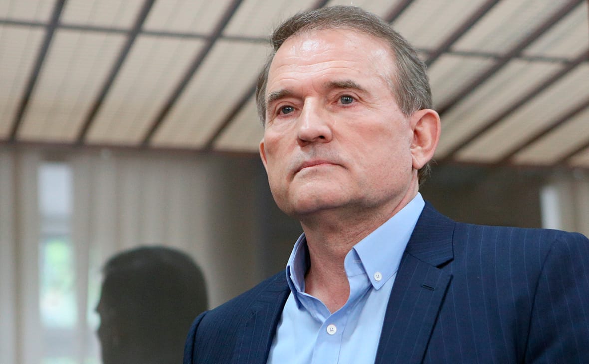 Суд отправил под домашний арест кума Путина Виктора Медведчука, которого обвиняют в госизмене и покушении на хищение национальных ресурсов