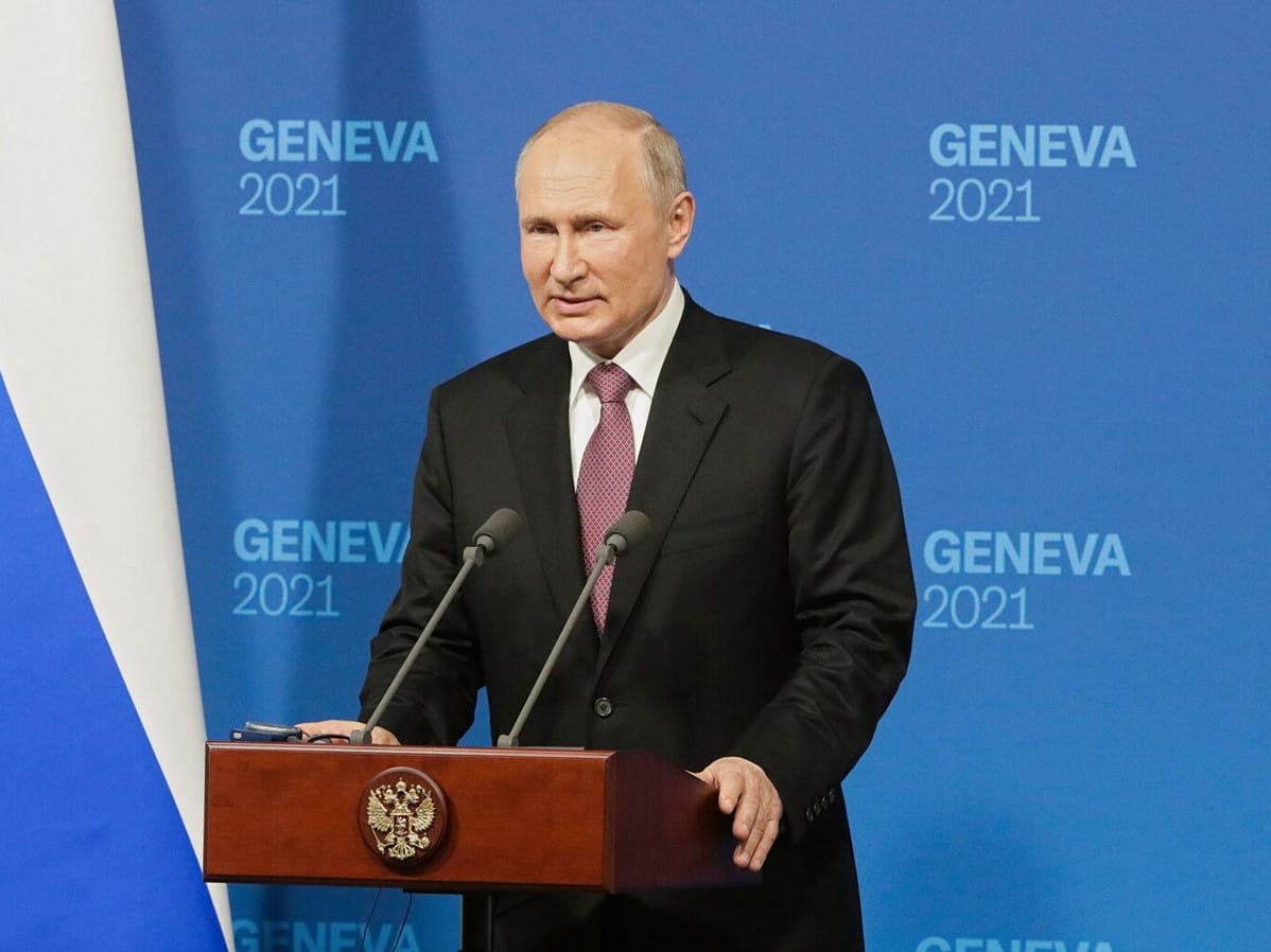 Как Навальный «сознательно» улетел из России в коме, а его соратники готовили коктейли Молотова: 6 примеров лжи с пресс-конференции Путина