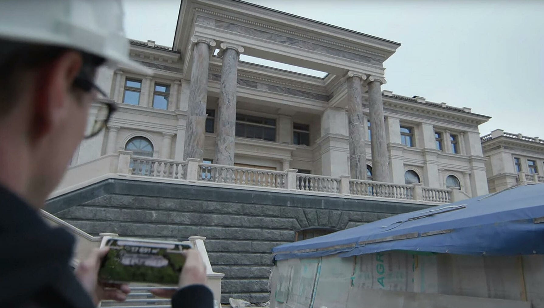 Дентикулы, кариатиды, преклонение перед Западом и ноль «русского стиля»: дворец Путина глазами искусствоведа