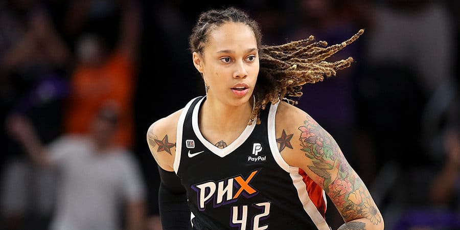 «Я боюсь, что могу остаться здесь навсегда». Арестованная в России олимпийская чемпионка Бриттни Грайнер написала письмо Байдену