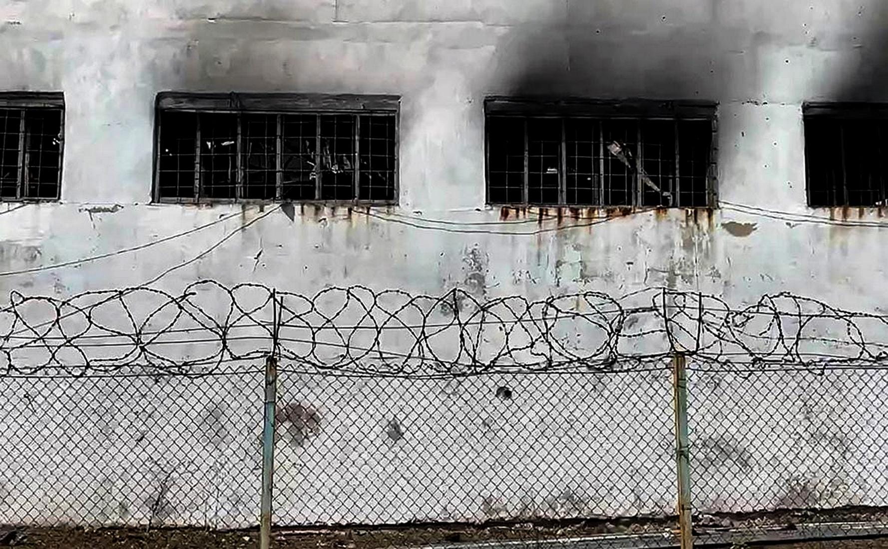 «Им дают воду с речки, они все истощенные, купаться почти не позволяют». Жены двух защитников «Азовстали» о содержании пленных в Еленовке