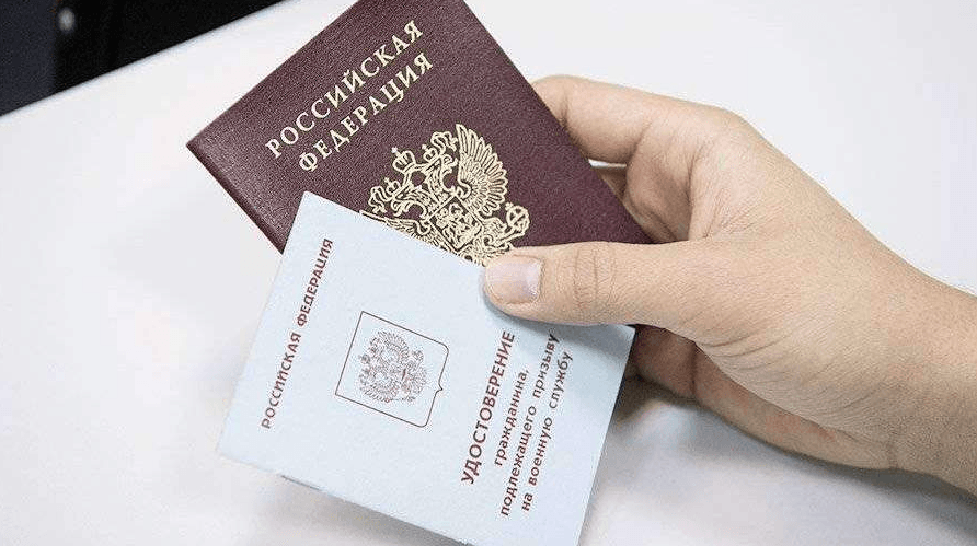 Закон о мобилизации говорит, что после ее объявления запретят выезд из страны всем, кто состоит на воинском учете. О ком идет речь