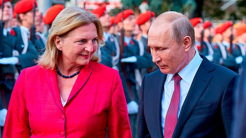 Экс-глава МИД Австрии, танцевавшая с Путиным, восхитилась зимней Москвой. Eй ответил премьер Польши, опубликовав фото Киева и Харькова