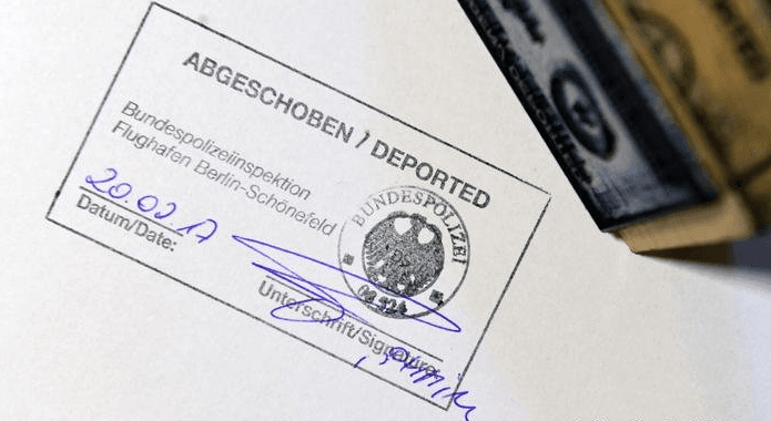 Из Германии в Россию впервые с начала войны депортировали двух граждан РФ — Tagesschau
