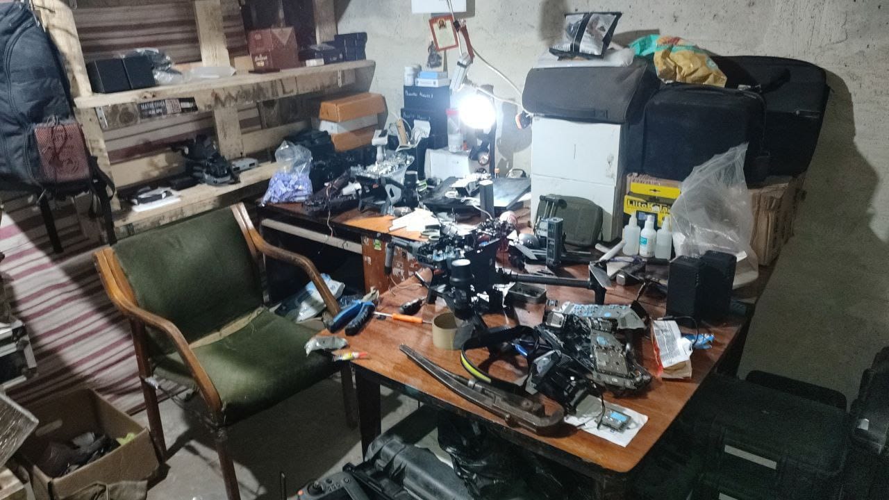 Z-блогер пожаловался, что наемники Аксенова и жена «экс-губернатора ДНР» Губарева пытаются отобрать у него лабораторию по ремонту дронов