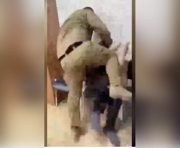 Полиция начала проверку после избиения 15-летним сыном Кадырова Никиты Журавеля, сжегшего Коран — Baza