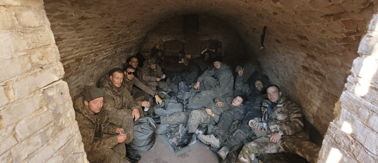 Военные запретили родственникам вскрывать гроб с телом контрактника, который умер после попадания в пыточный подвал