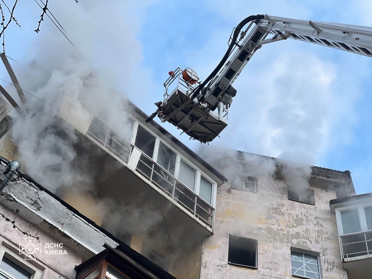 Россия выпустила по Киеву более 30 ракет. Пострадали 12 человек