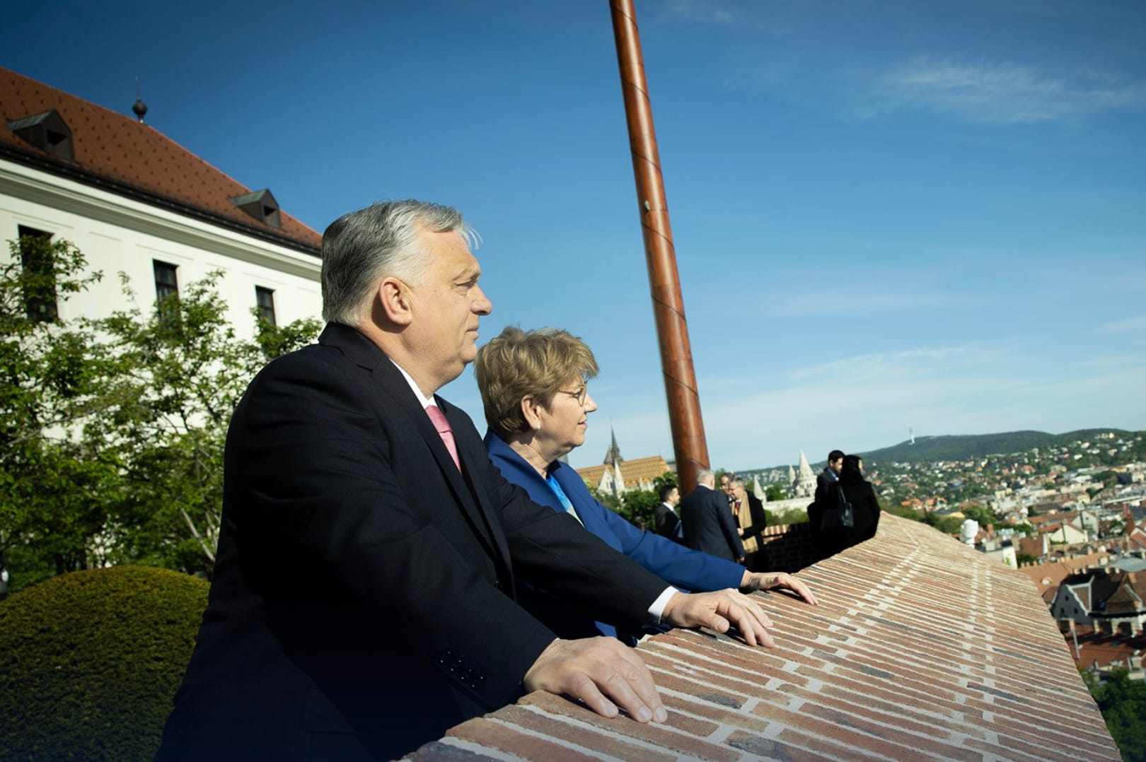 Орбан начал предвыборную кампанию в Европарламент с рассказов про угрозы ЕС от мигрантов и «гендерной пропаганды»