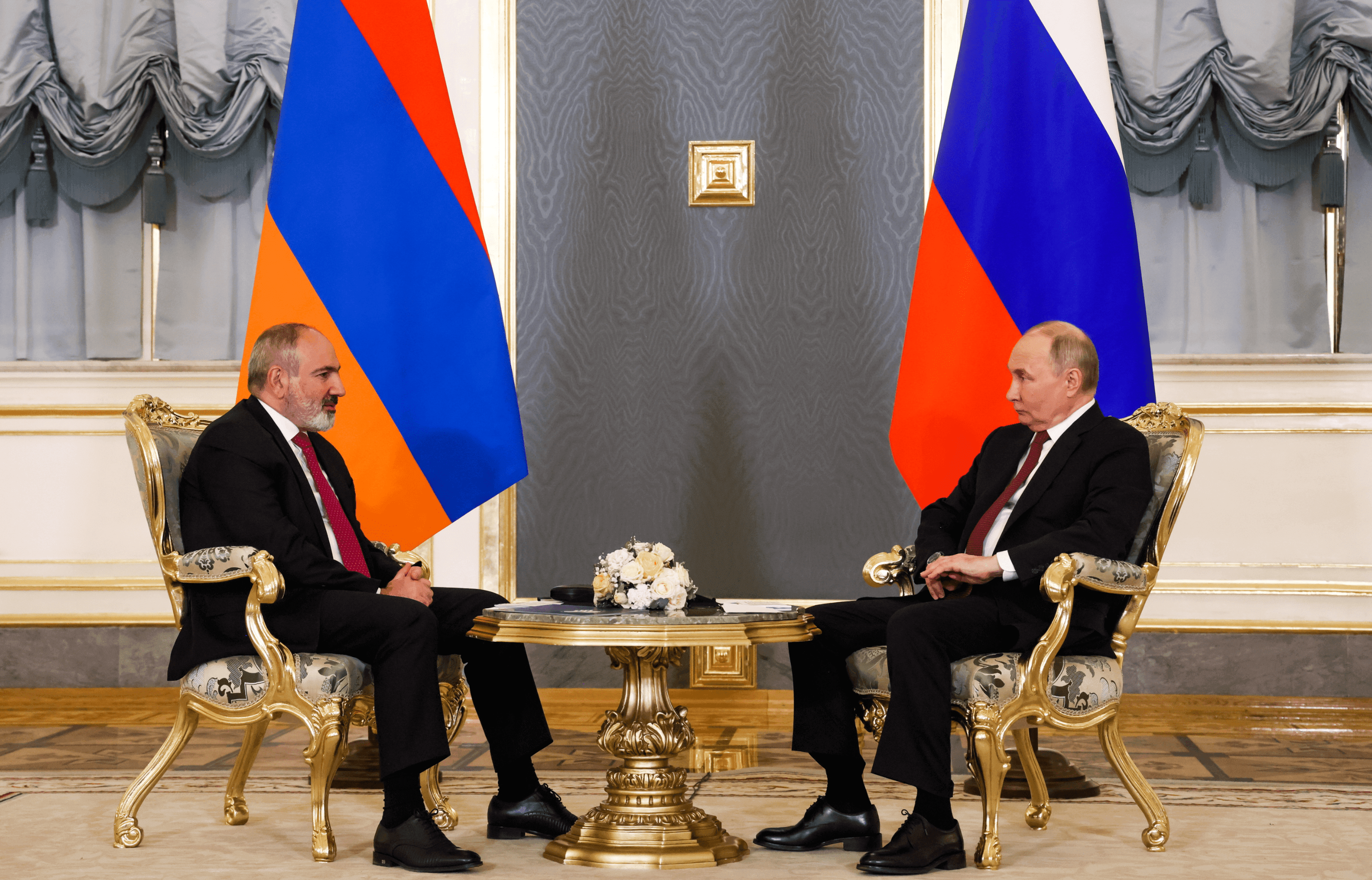 Россия выводит пограничников из ряда областей Армении