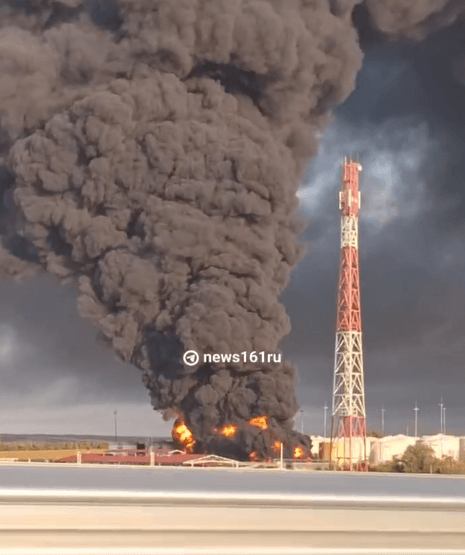 Украинские БПЛА атаковали еще один нефтекомбинат в Ростовской области — «Атлас». Нефтебазу в Пролетарске не могут потушить уже десять дней