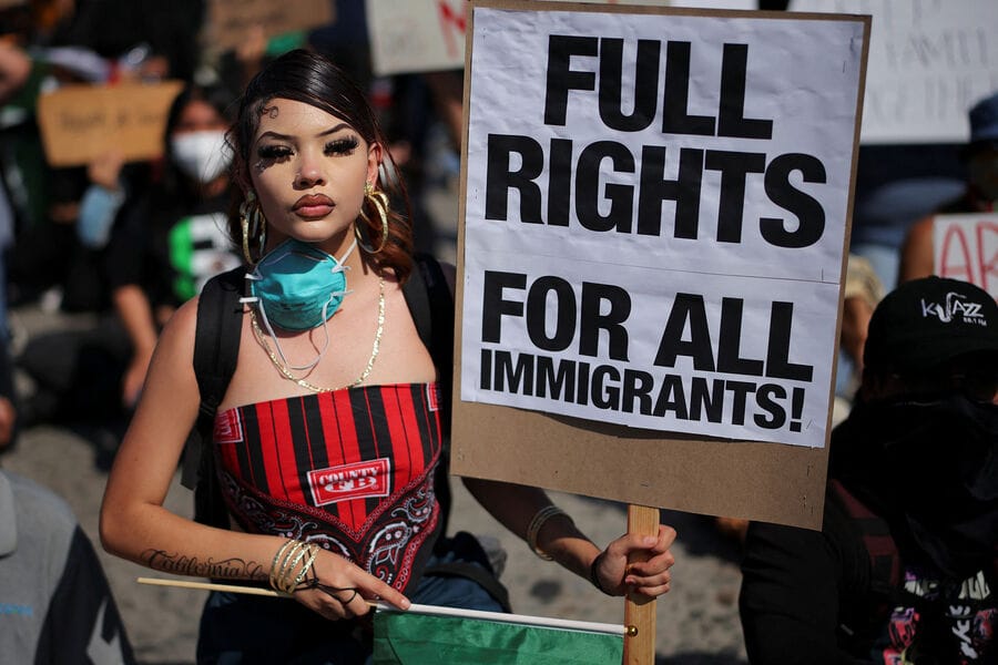 Глендейл в Калифорнии объявил о расторжении договора с миграционными силовиками ICE. Город не будет ловить мигрантов, как того требует Трамп