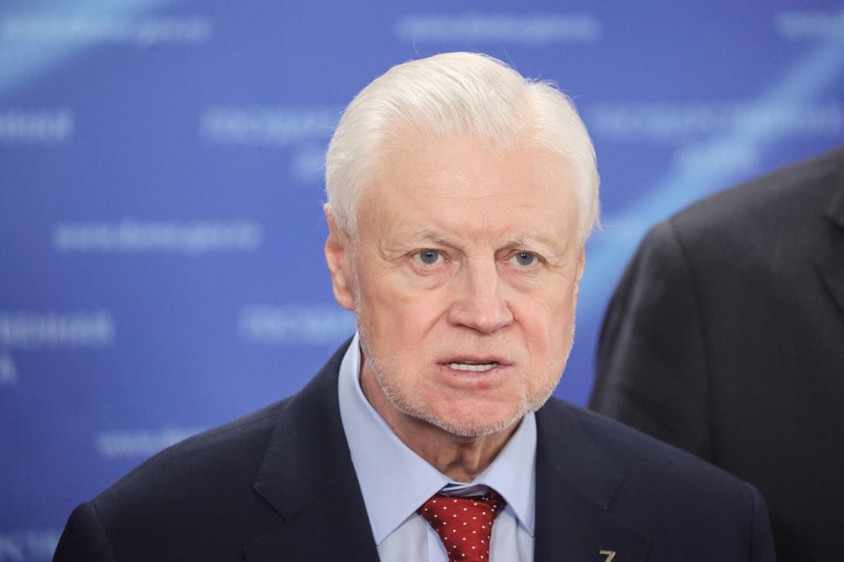 «Вы что делаете, идиоты?» — неизвестные используют Миронова в акциях у зданий РКН