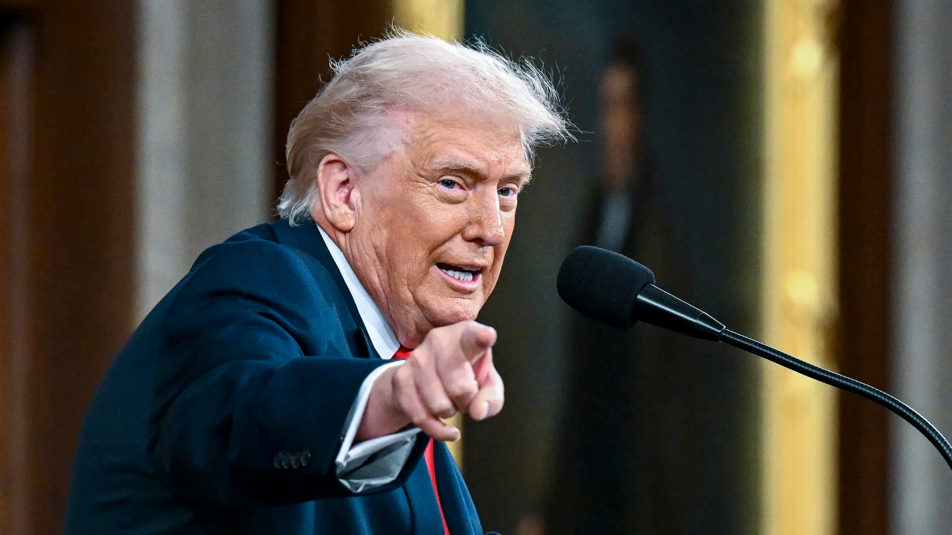 Трамп утверждает, что иранские власти запросили возобновление переговоров с США и он согласился