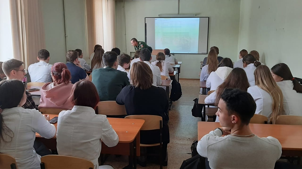 Студентов российских медицинских колледжей агитируют заключать контракты с Минобороны