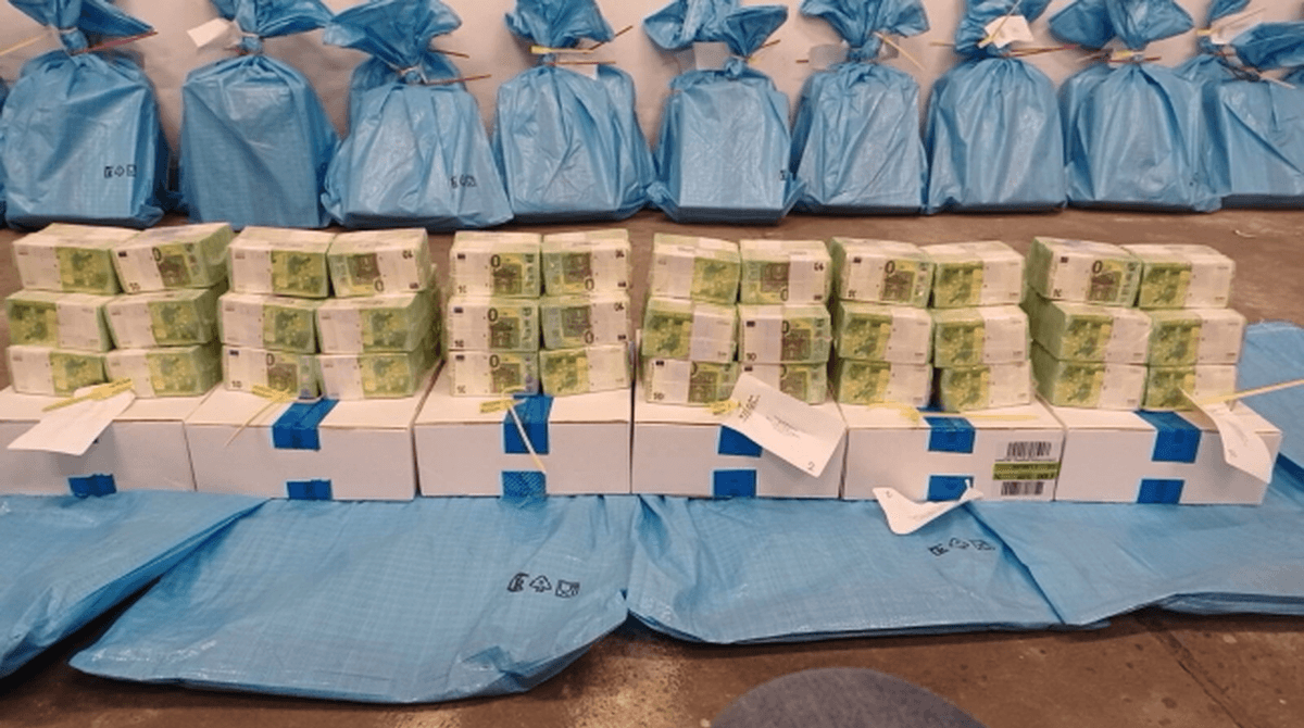 Фейк Первого канала: арестованные в Венгрии деньги и золото украинского банка принадлежали некой «военной мафии»