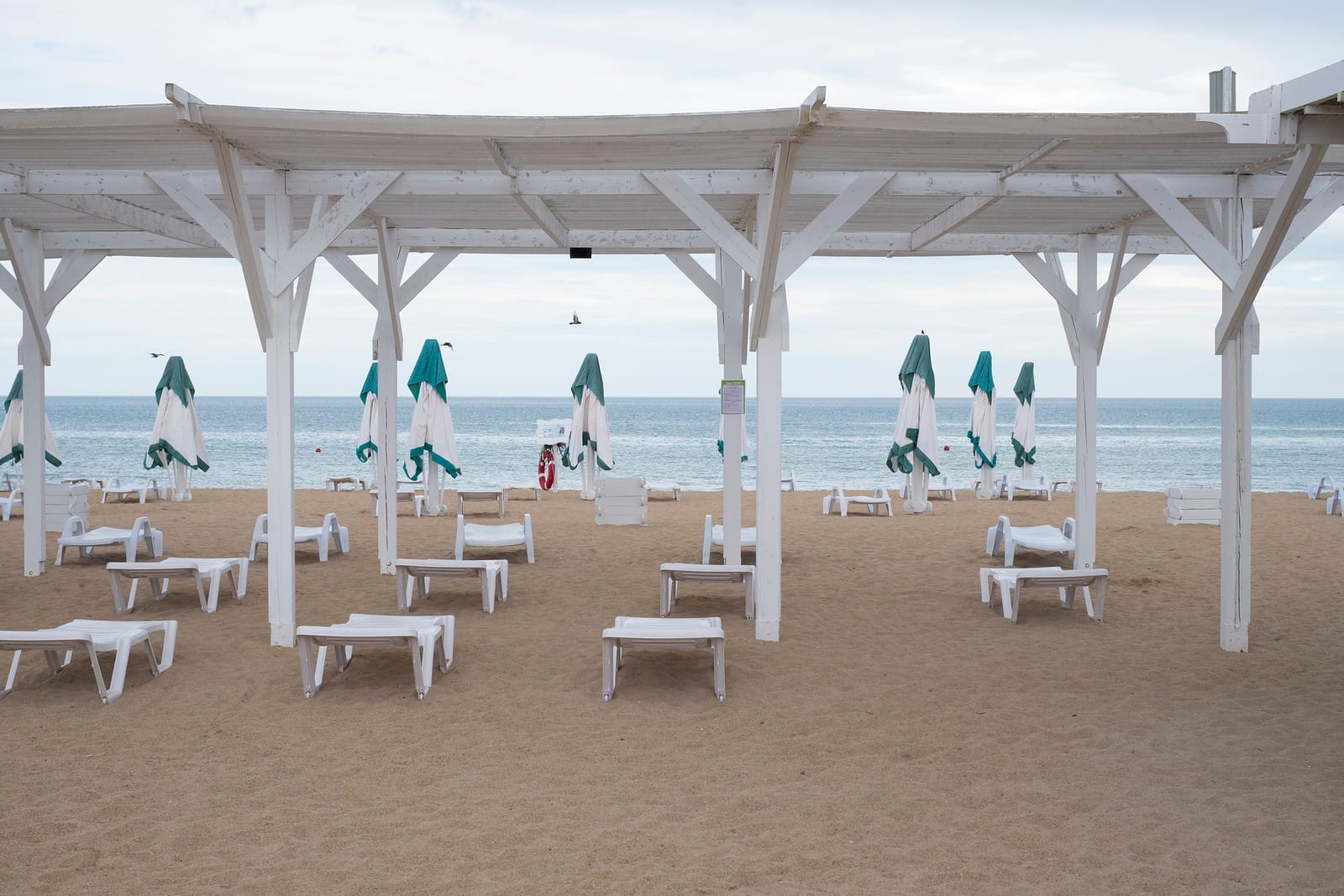 «Если нам не помогут, ситуация будет в пять раз хуже, чем в пандемию». Владельцы гостиниц Крыма о грядущем турсезоне на фоне войны