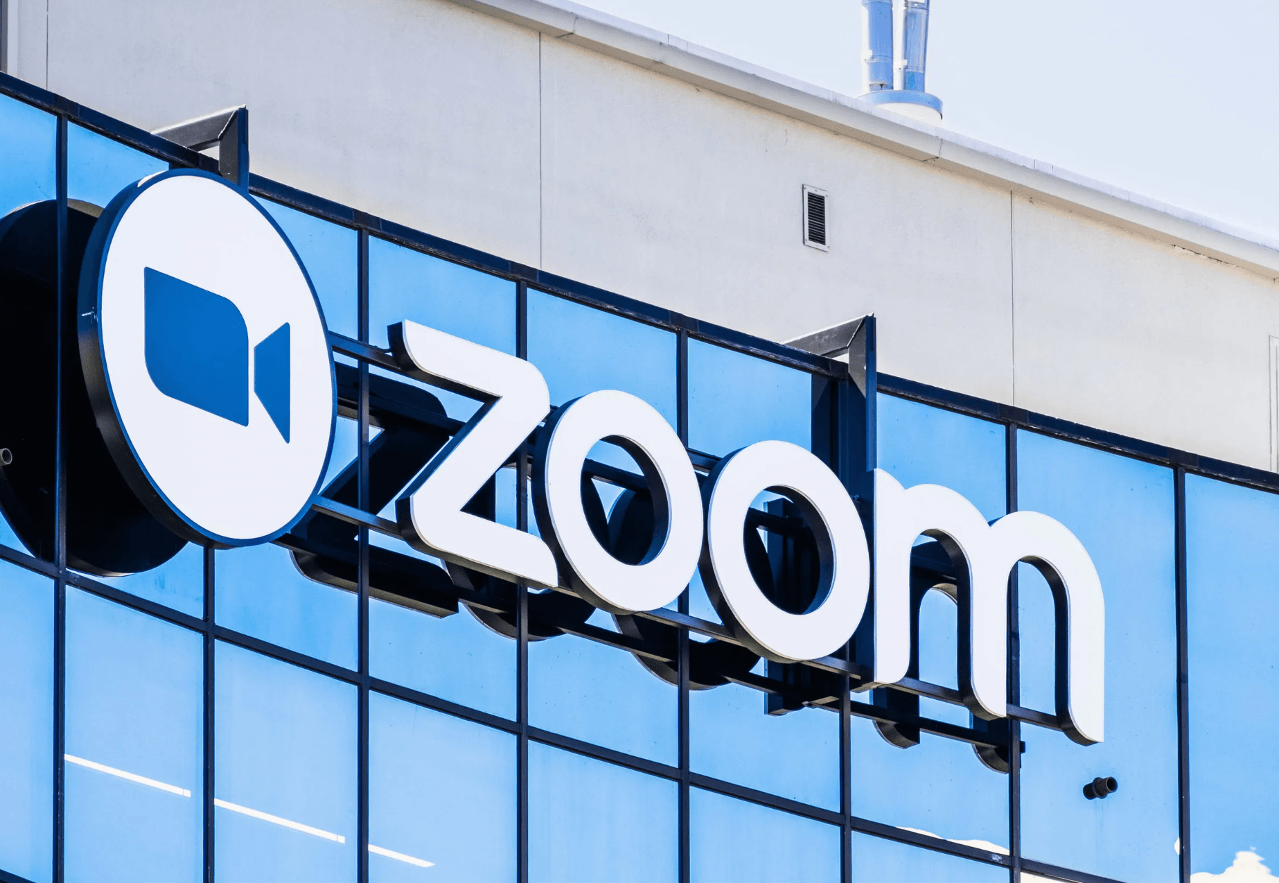 Zoom начал отключать российским вузам оплаченные аккаунты — «Ведомости»