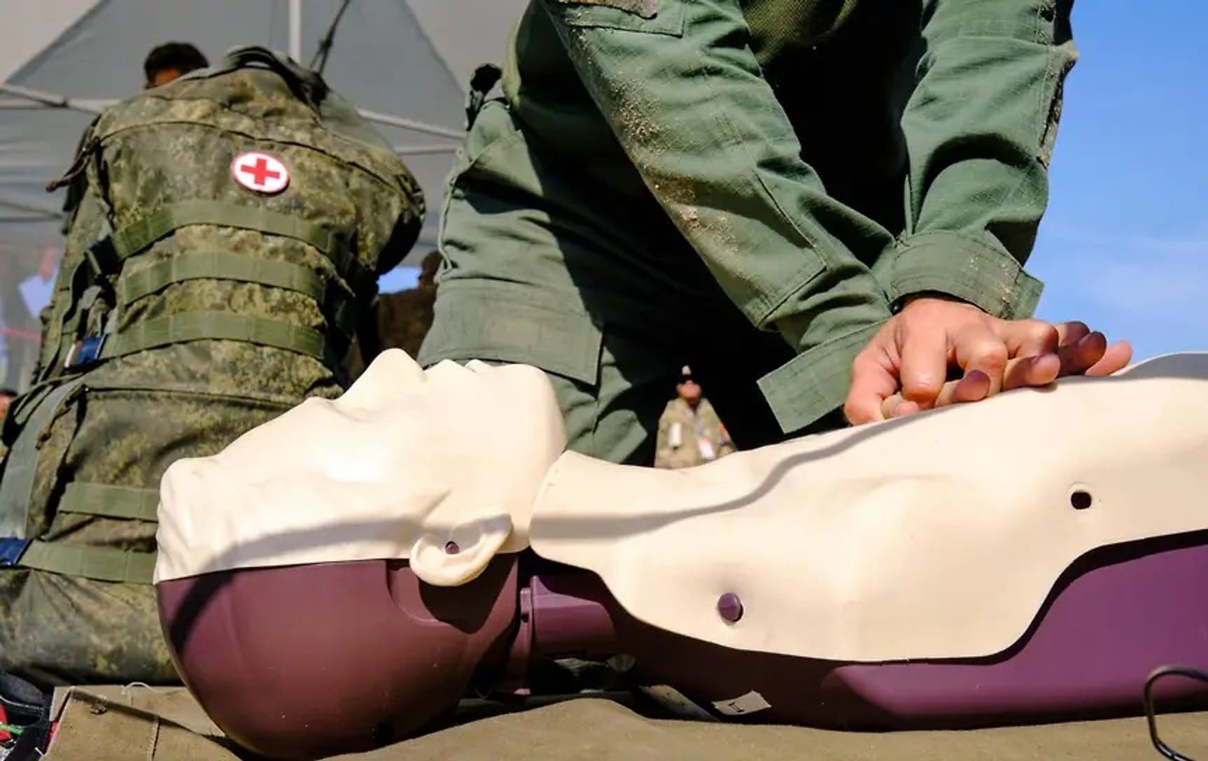 Пропавшие лекарства, эмиграция врачей, командировки на фронт: как война ударила по российской медицине