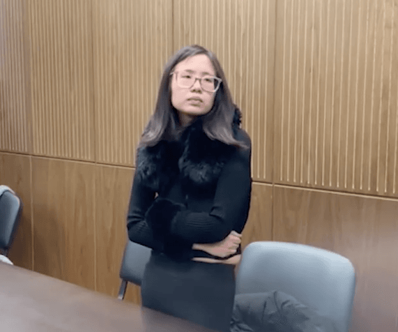 Американку, гулявшую с теленком по Красной площади, арестовали на 13 суток