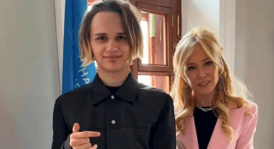 Суд в Петербурге запретил три трека Scally Milano. Ранее рэпер фотографировался с Мизулиной