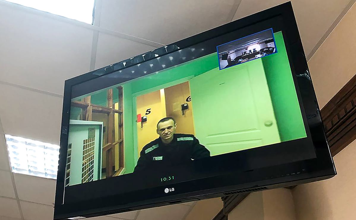 Навального выпустили из ШИЗО на ночь и снова отправили туда на 15 суток. Его помещают в изолятор в 22-й раз