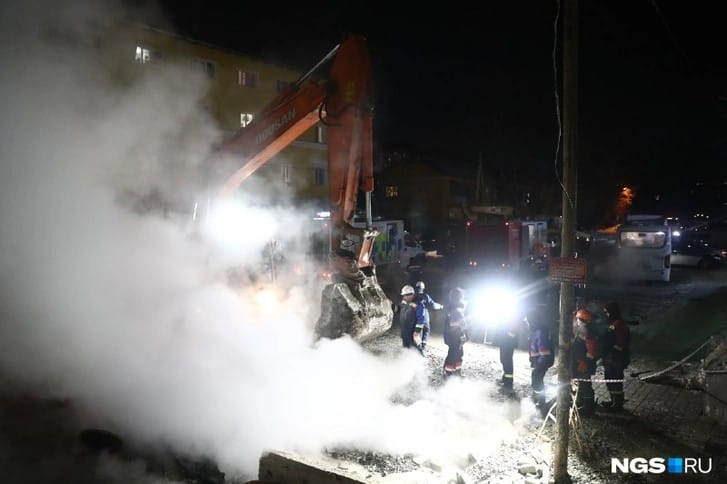 В результате прорыва трубы в Новосибирске 13 человек получили ожоги. 200 домов остались без отопления при 20-градусном морозе