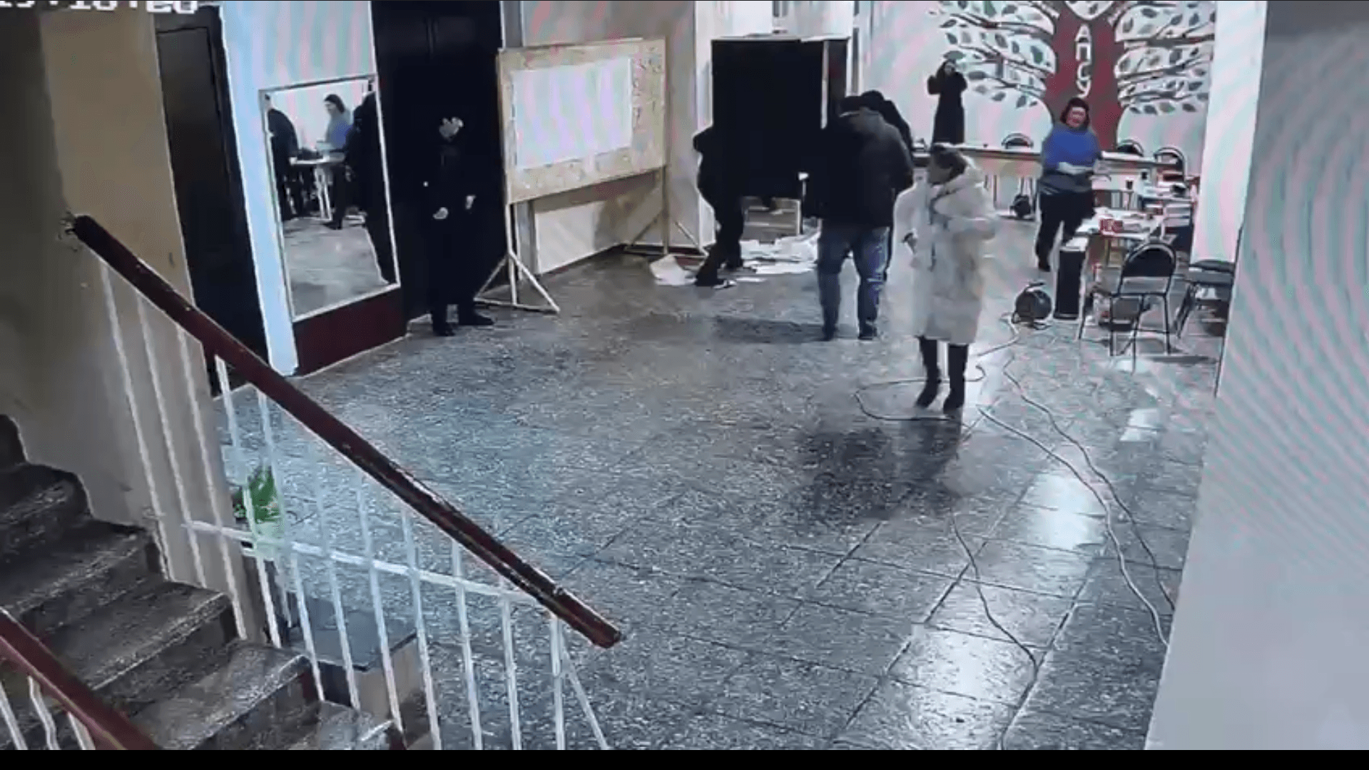 Неизвестные напали на избирательный участок в Абхазии. Там прошел второй тур выборов президента