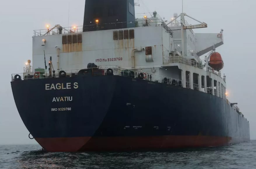 Финляндия сняла арест с танкера Eagle S, подозреваемого в обрыве кабеля, часть экипажа под следствием. Судно может входить в «теневой флот»