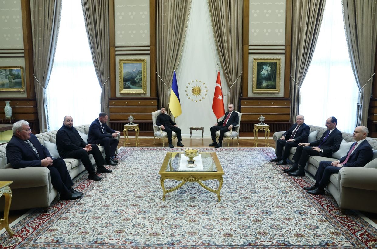 Фейк кремлевских СМИ: переводчик и секретарь украинской делегации на переговорах в Стамбуле сбежали в неизвестном направлении