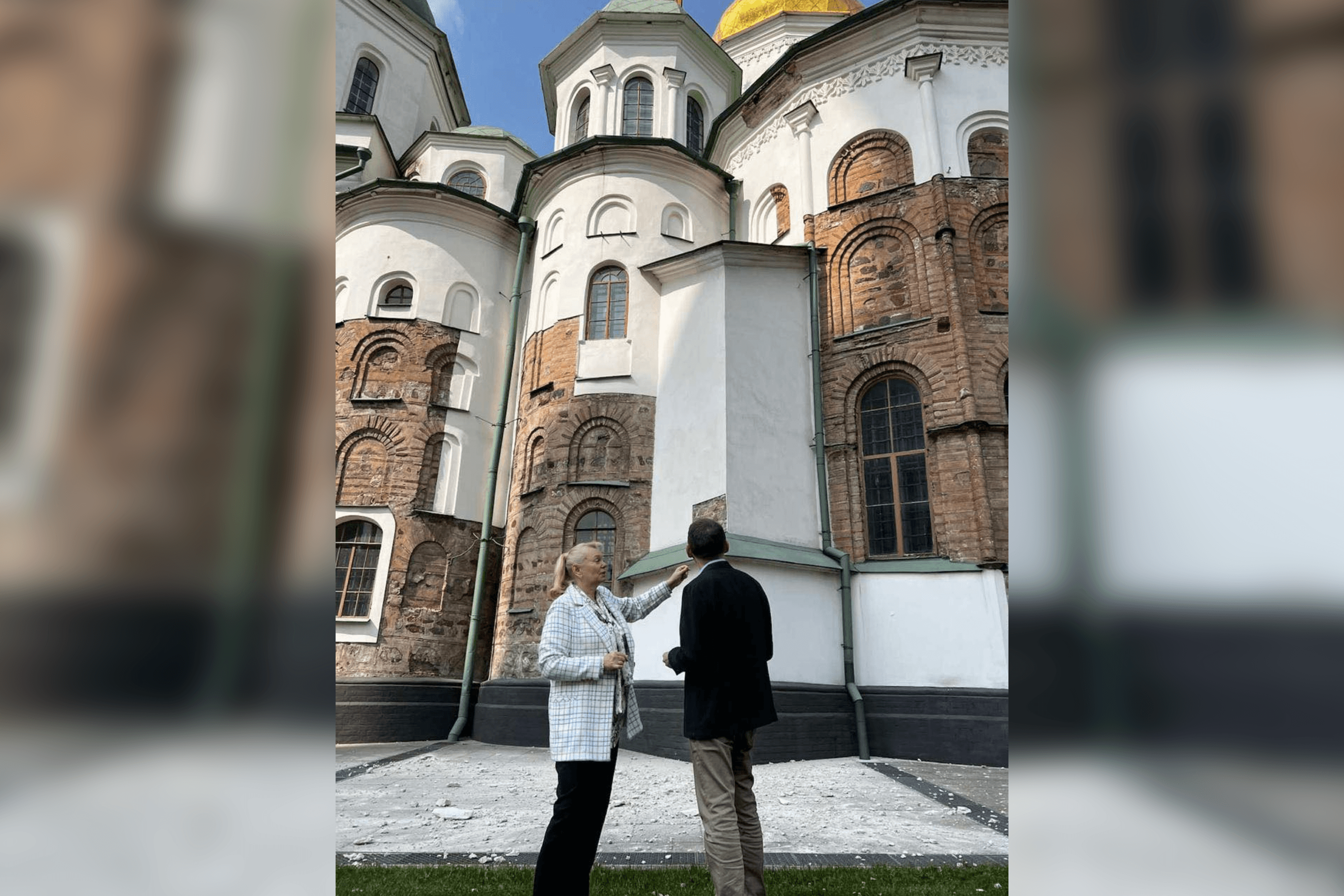 После российских обстрелов в Киеве был поврежден Софийский собор, а на Одесской киностудии разрушены декорации к фильму «Довженко»