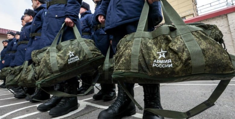 В Госдуму внесли разработанный по поручению Путина законопроект о круглогодичном призыве в армию