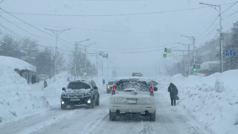 На Камчатке больше 5 тысяч человек остались без электричества из-за метели