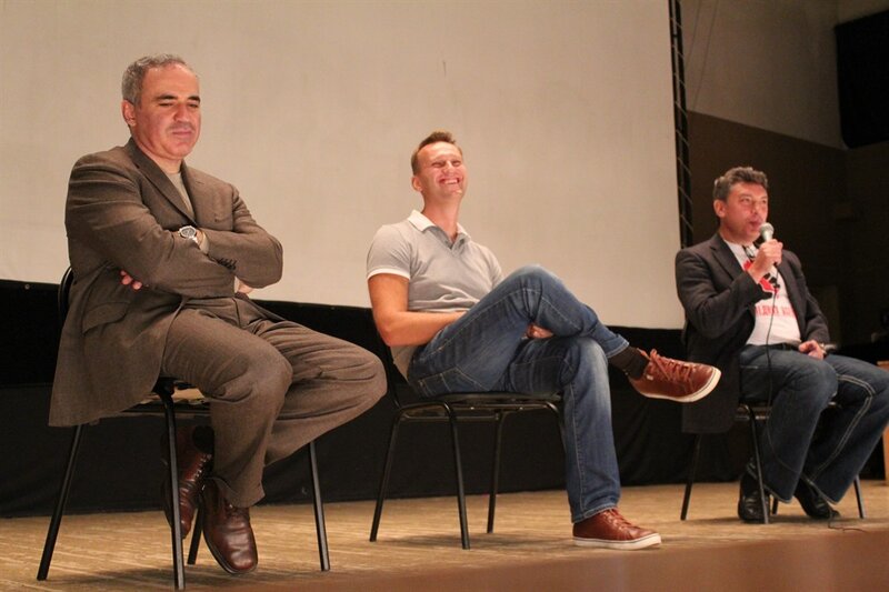 Дебаты на форуме "Последняя осень". Теперь Гарри Каспаров в эмиграции, Алексей Навальный в тюрьме, а Борис Немцов убит