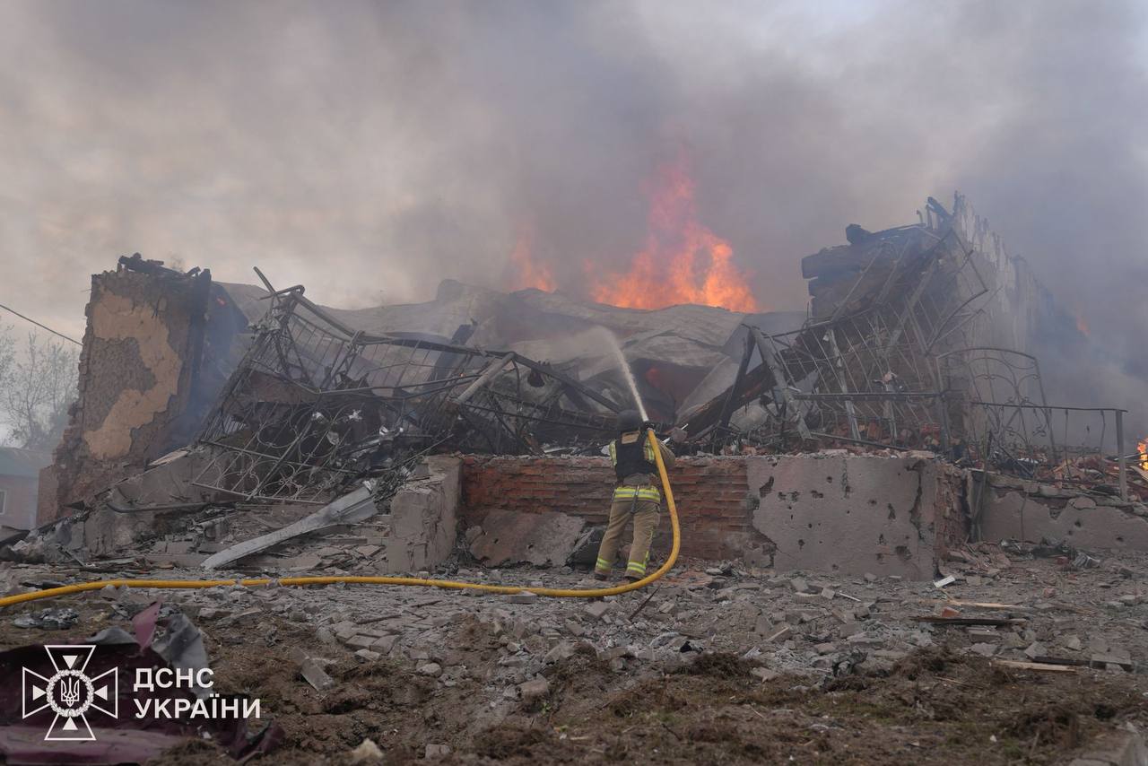 Последствия ракетного удара по Сумам