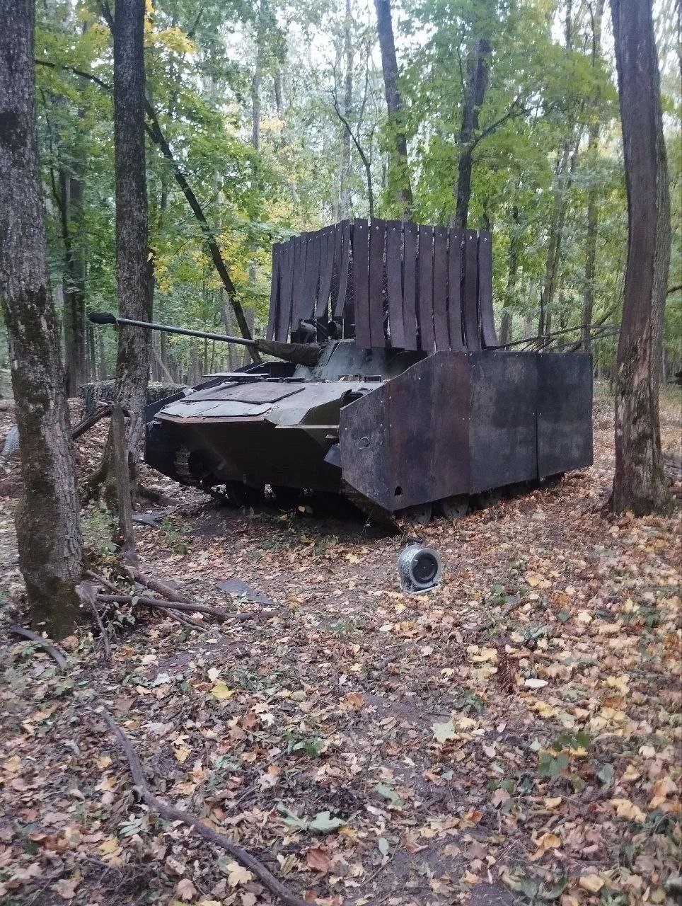 Российская БМД-2 с кустарной дополнительной защитой