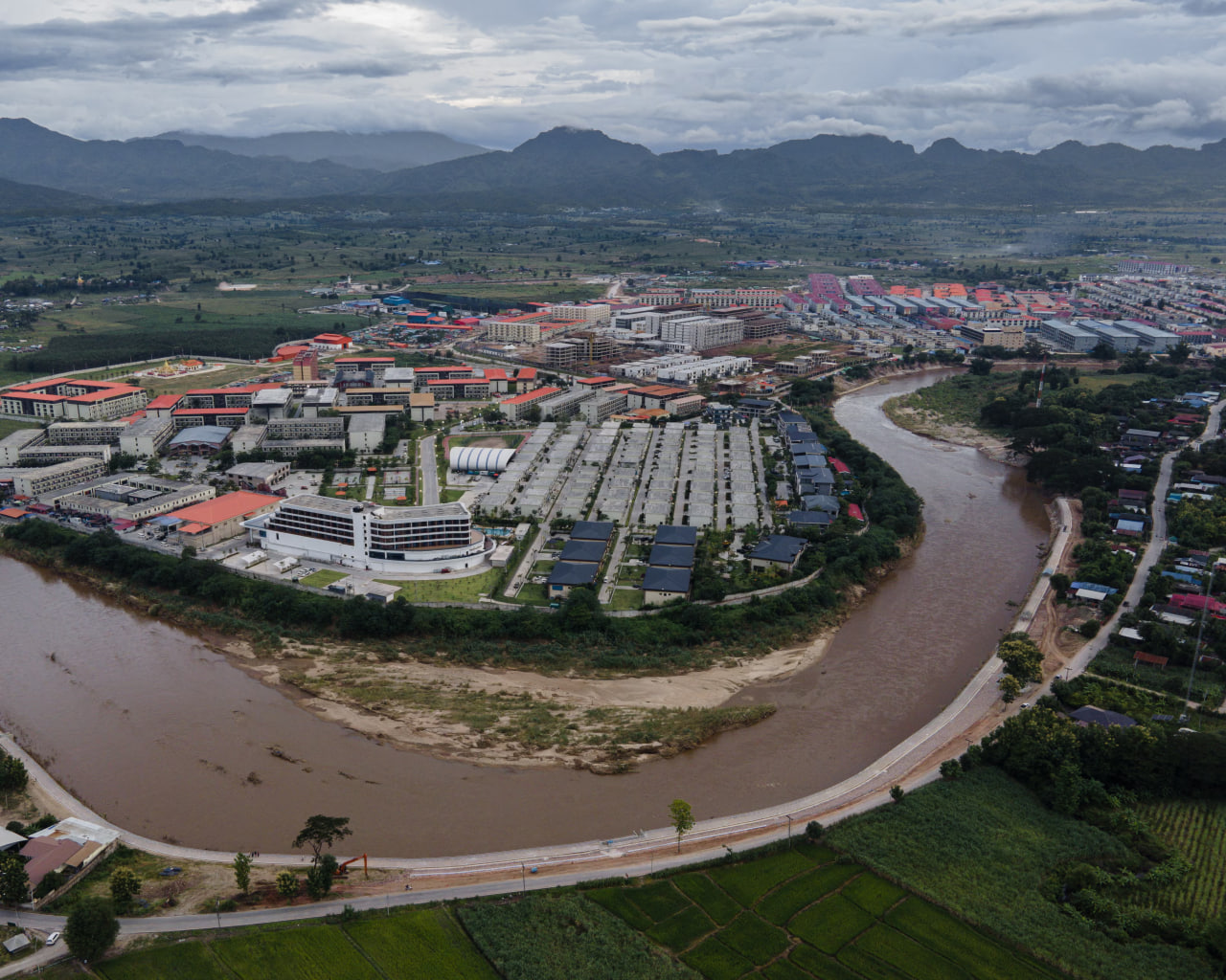 Вид на KK Park — один из крупнейших мошеннических центров в Мьянме