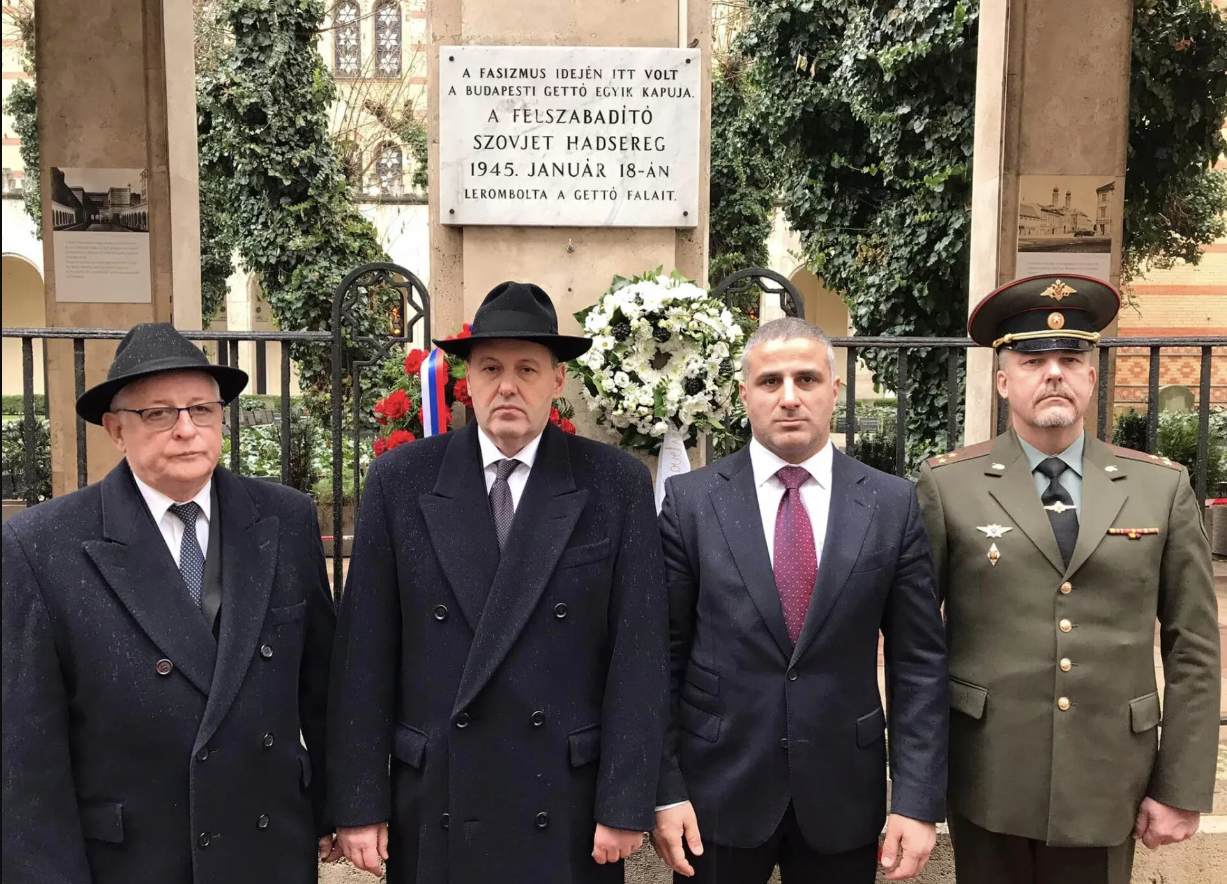 Полковник Олег Смирнов (крайний справа)