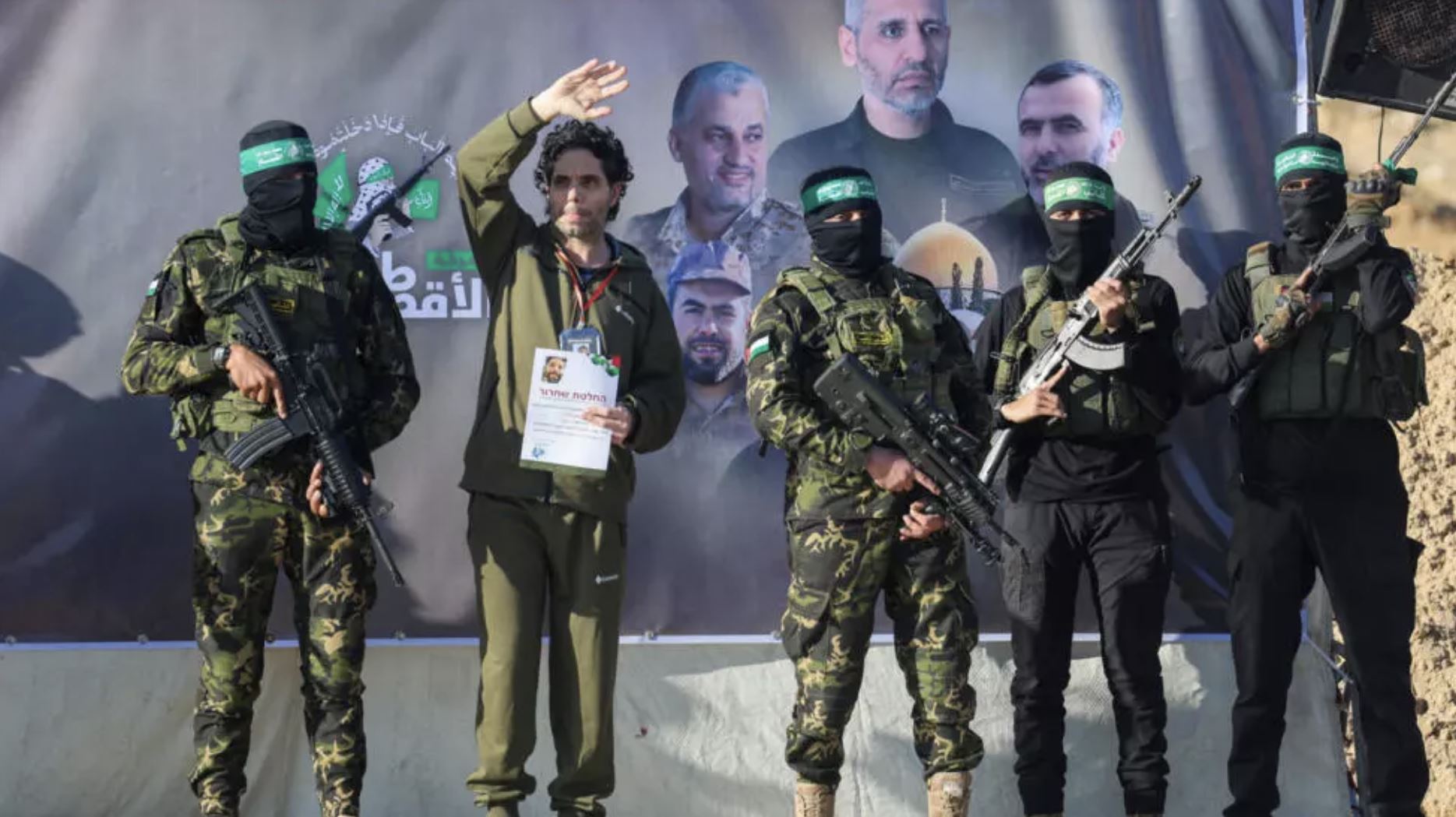 Группировка ХАМАС освобождает франко-израильского заложника Офера Кальдерона, 1 февраля. REUTERS — Ramadan Abed