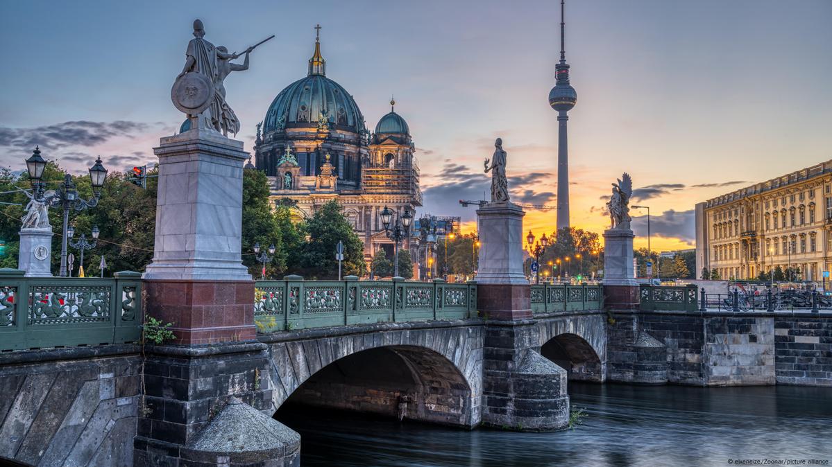 Берлин. Фото: elxeneize/Zoonar/picture alliance